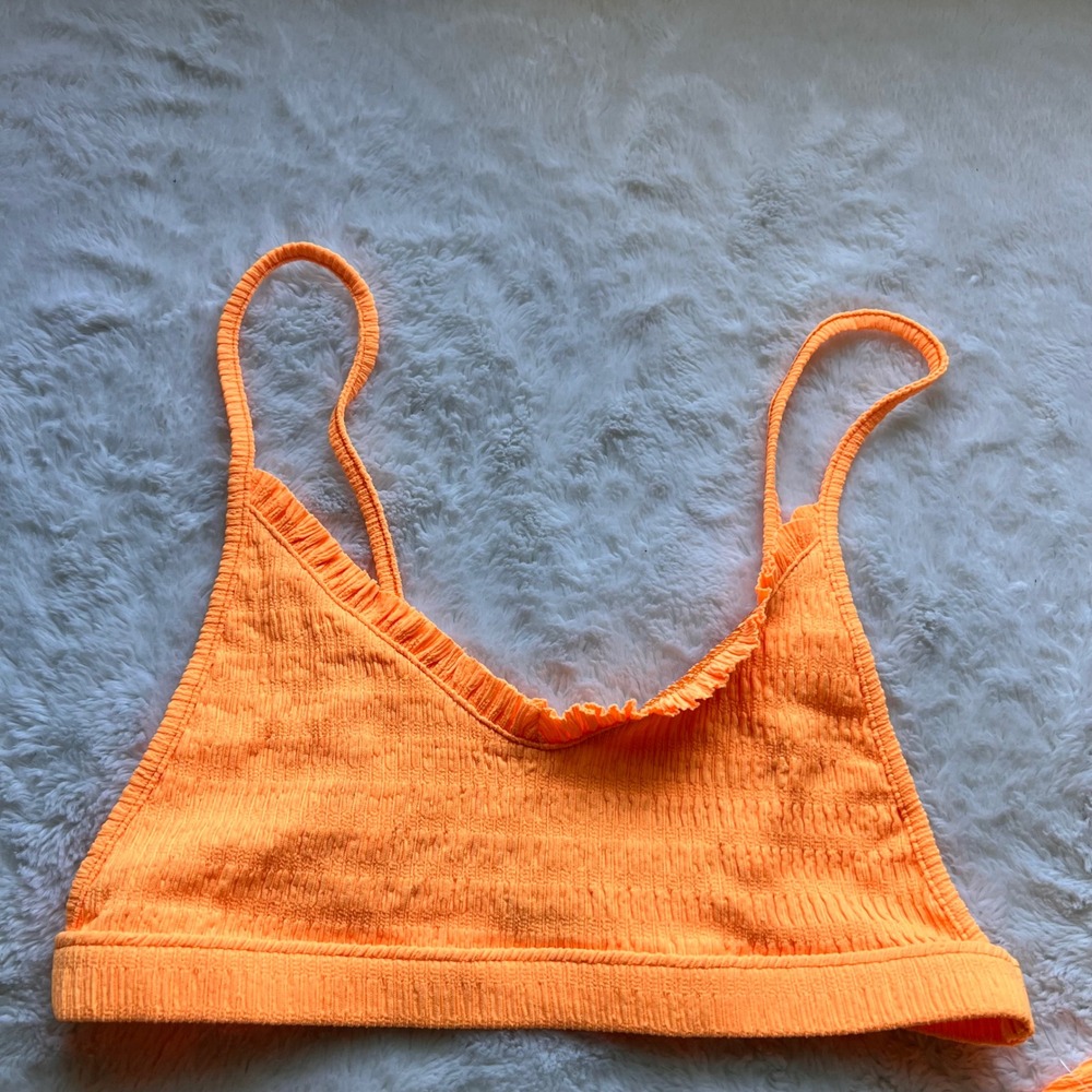 American Eagle Neon Orange Smocked Ruffle‎ V-Neck Bralette Top Womens Medium NEW